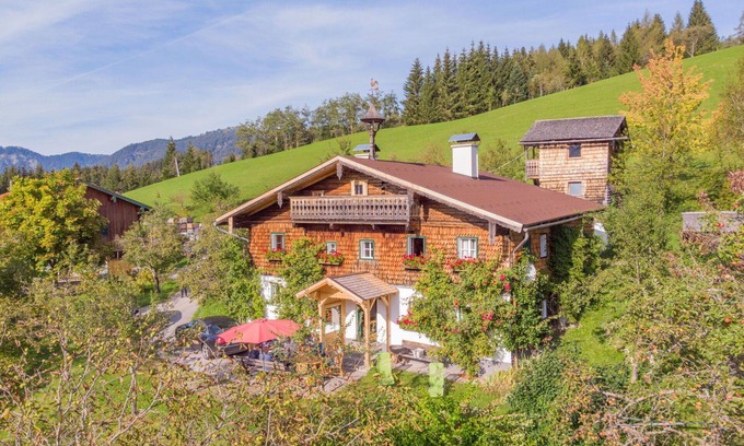 Abtenau Villa | Stunning private villa for 12 guests with WIFI, TV and parking