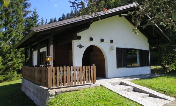 Bodental House | Stunning private villa for 5 guests with TV, pets allowed and parking