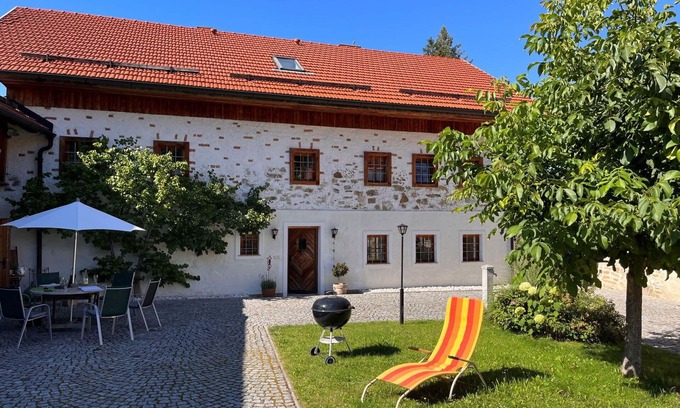 Regau Villa | Stunning private villa for 8 people with WIFI, TV, terrace and pets allowed