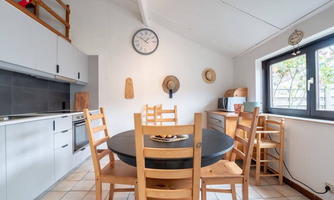 Bredene House | Stunning private villa for 5 guests with WIFI, TV, terrace, pets allowed and parking