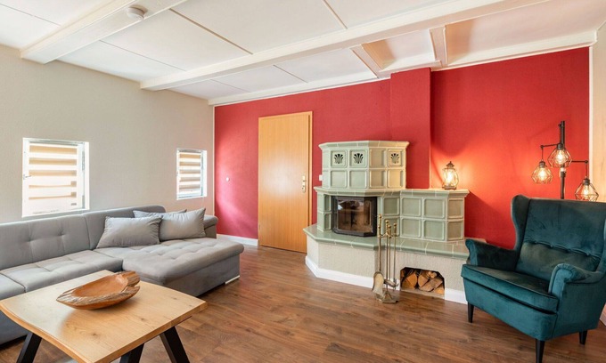 Oybin House | Stunning private villa for 10 guests with WIFI, hot tub, TV, patio, pets allowed and parking