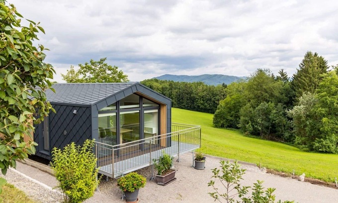 Aschach an der Steyr House | Stunning private villa for 7 people with WIFI, TV, balcony, pets allowed, panoramic view and par.