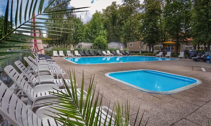 Dolni Pocernice House | Stunning private villa for 4 people with WIFI, pool, terrace and pets allowed