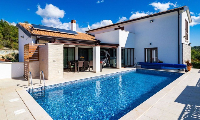 Gracisce House | Stunning private villa for 8 people with private pool, WIFI, hot tub, A/C, TV and terrace