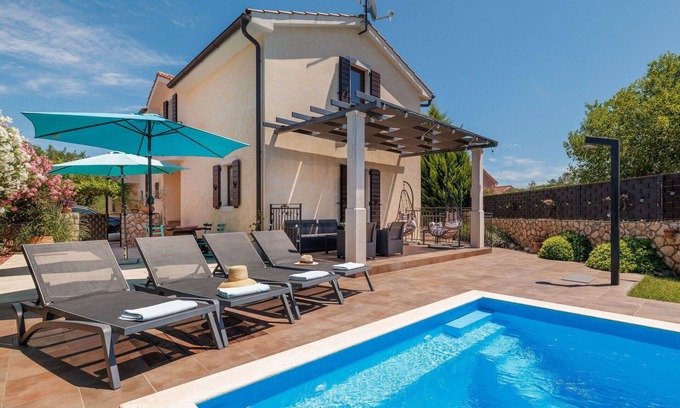 Sveti Ivan Dobrinjski House | Stunning private villa for 6 guests with WIFI, A/C, private pool, TV, terrace and pets allowed