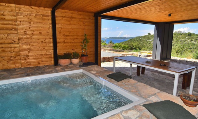 Dragove House | Stunning private villa for 8 people with private pool, A/C, WIFI, TV, terrace and parking
