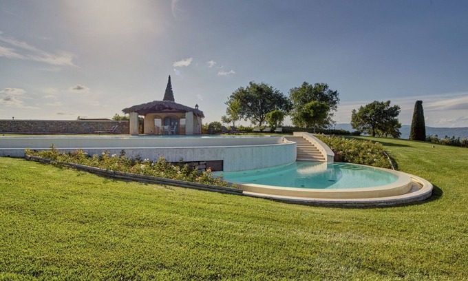 Arezzo Villa | Stunning private villa for 8 guests with private pool, WIFI, A/C, TV, patio and panoramic view