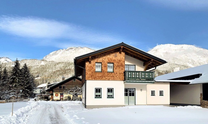 Weissenbach House | Stunning private villa for 8 guests with WIFI, TV, terrace, pets allowed and parking