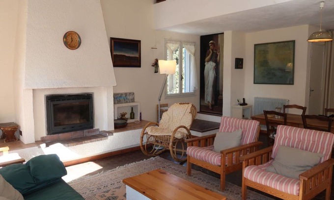 Puyvert House | Stunning private villa for 4 people with WIFI, TV, terrace and parking