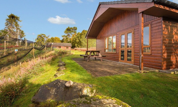 Glen Urquhart House | Stunning private villa for 6 guests with WIFI, TV and parking