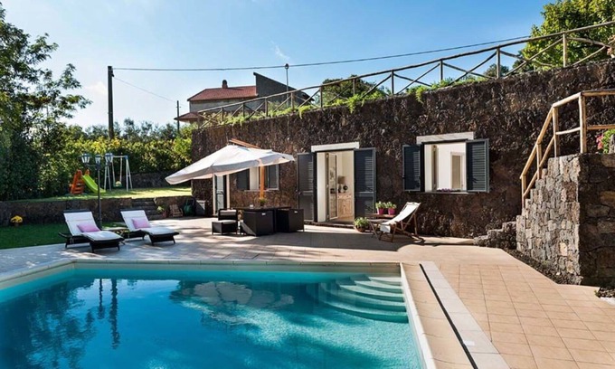 Ragalna House | Stunning private villa for 4 people with A/C, private pool, WIFI, TV, terrace and parking