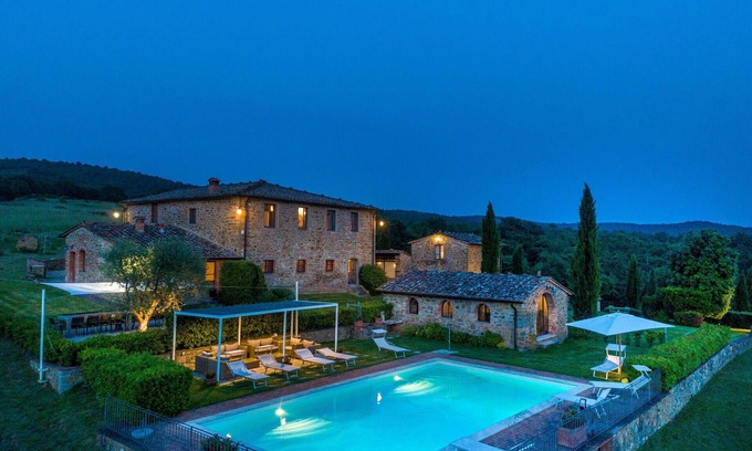Rapale Villa | Stunning private villa for 20 people with sauna, private pool, WIFI, TV, panoramic view and park.