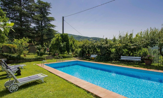 Scopeti House | Stunning private villa for 6 guests with WIFI, pool, TV, terrace, pets allowed and parking