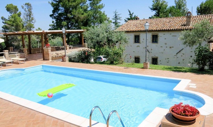 Penne House | Stunning private villa with WIFI, private pool, A/C, TV, patio, pets allowed and parking