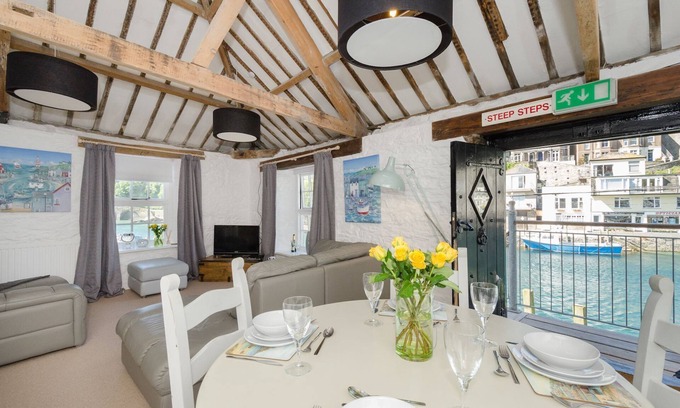Looe House | Stunning property for four in the heart of Looe with fabulous views.