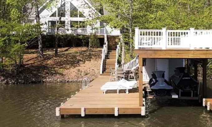 Macon House | Stunning property with 2 docks, kayaks, SUP, firepit, hammock & huge water mat