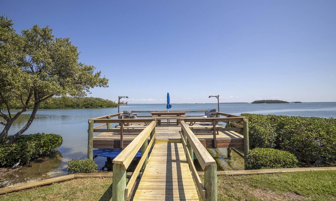 Tierra Verde Condo | Stunning Remodel & Kitchen On Bay, Close to Beach, available Nov., Dec., Jan '25