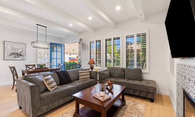 La Quinta Condo | Stunning Remodeled Luxurious Villa near Clubhouse - Pet Friendly! - Ground Floor (C44-2)