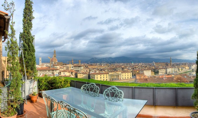 San Giovanni Apartment | Stunning Renovated Cental Penthouse w/Amazing Views! 5 Terraces & 5min to Town