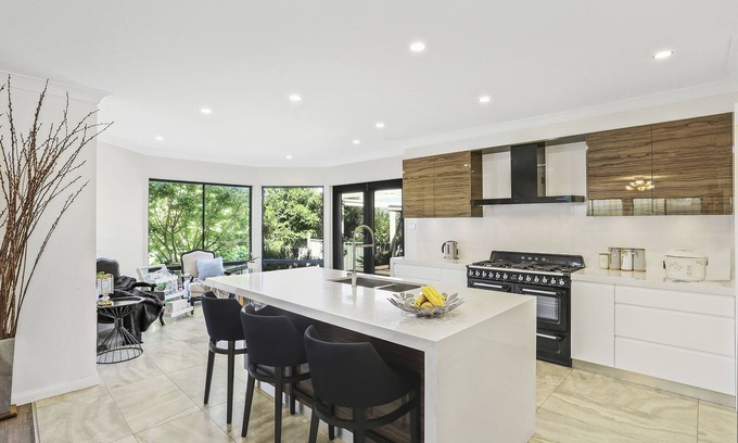 Prestons House | STUNNING RENOVATED HOME CLOSE TO SYDNEY