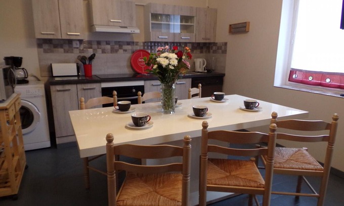 Vaumas Cottage | Stunning Renovated Village House with Modern Decor, Family-Friendly, Near Attractions