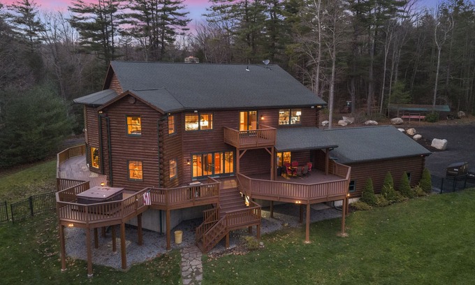 New Hartford House | Stunning Retreat on 62 Acres, 7000 sq ft, Pool and Hot Tub