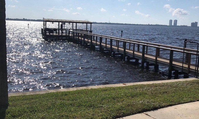 North Fort Myers Condo | Stunning River and Marina Condo for rent; Sunsets Nightly at "Riverview Haven"