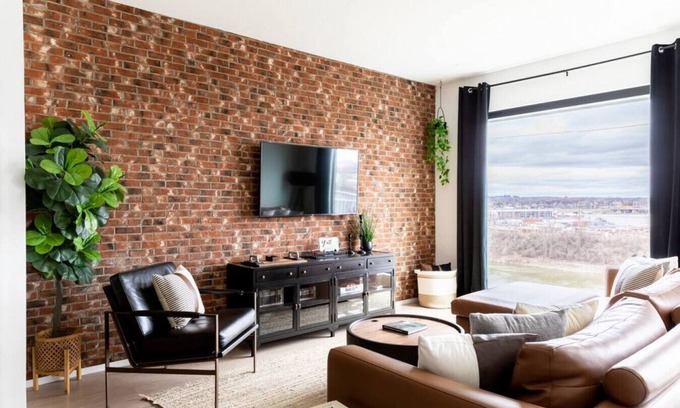 North Capitol Apartment | Stunning River View Condo - Walk to Downtown - Rooftop Patio