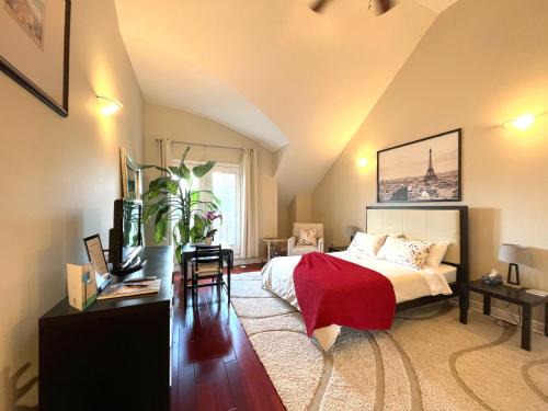 The Beaches House | Stunning Rooms in Townhouse across the Beach