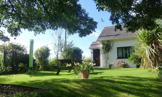 Milford Haven Cottage | Stunning rural cottage central to all Pembrokeshire beaches. Dogs Free. Wifi