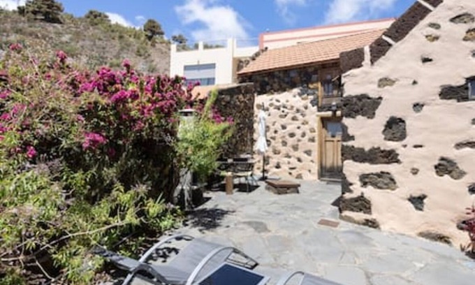 Taibique Apartment | Stunning Rustic House El Pinar & WiFi