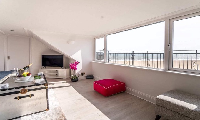 Gorleston-on-Sea Apartment | Stunning Sea View Penthouse - 2 Bedroom - 2 Bathr