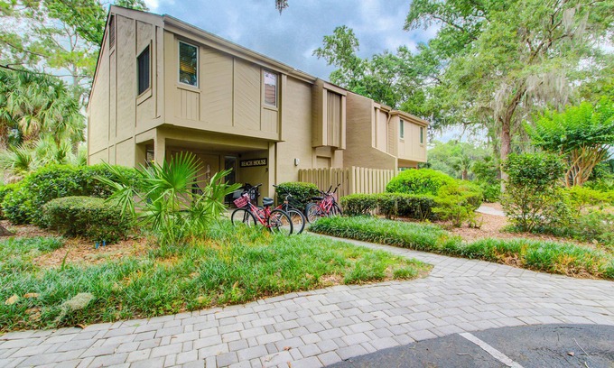 Sea Pines Condo | Stunning Sea Pines getaway close to the beach & golf - newly renovated