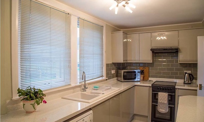Port Charlotte House | Stunning sea view, 1 minute to beach & conservation villagenSleeps 6, 3 bedrooms