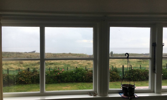Ngawi House | Stunning sea views- Kiwi Bach beach escape for the family!