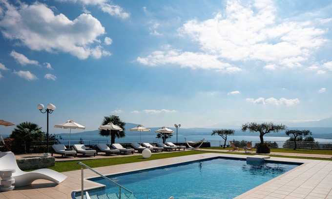 Sternes Villa | Stunning sea Vistas and Full Privacy Next to Marathi & Loutraki Beaches!