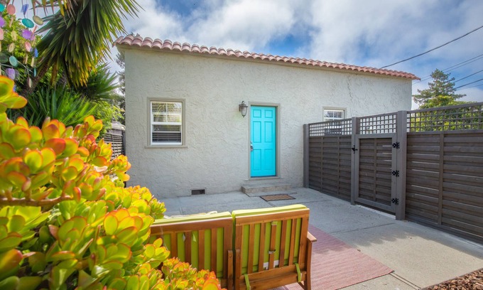 Seabright Cottage | Stunning Seabright Cottage: Walk to the Beach & Boardwalk