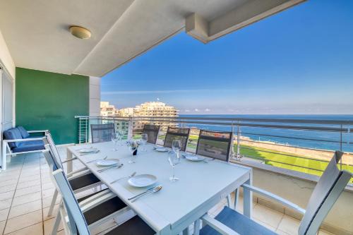 Sliema Apartment | Stunning Seafront Lux Apt Fort Cambridge wt POOL