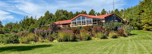Rexton House | Stunning Secluded Richibucto River Waterfront Cottage with Unparallel Privacy
