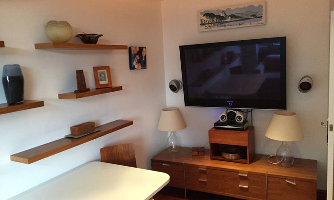 East Putney Apartment | Stunning self contained 1 bedroom flat in the heart of Putney.
