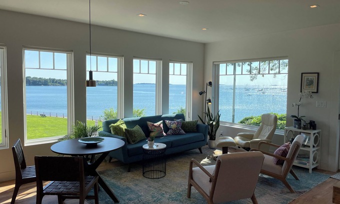 Beverly Apartment | Stunning Shoreview Studio steps to the Beach and Cabot Street-close to Salem