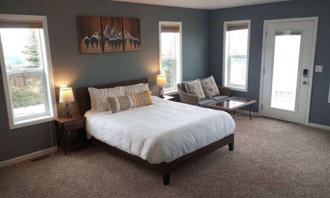 Baker City House | Stunning Skyline Suite! 50% off Quail Ridge Golfnn