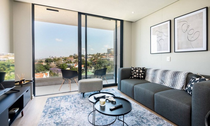 Windermere Apartment | Stunning Slick 902 Florida Road