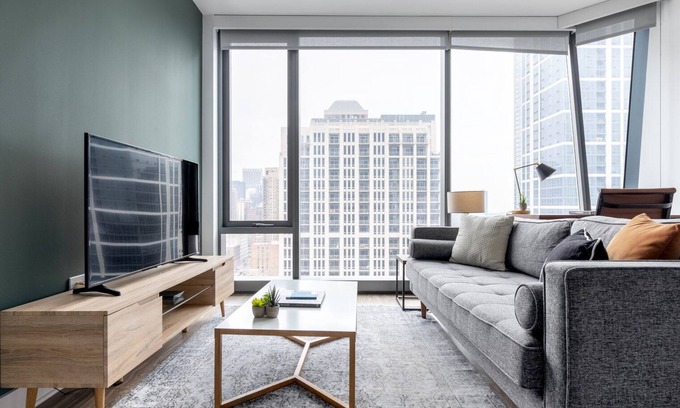 South Loop Apartment | Stunning South Loop 1BR w/Pool + Gym near Michigan Avenue by Blueground