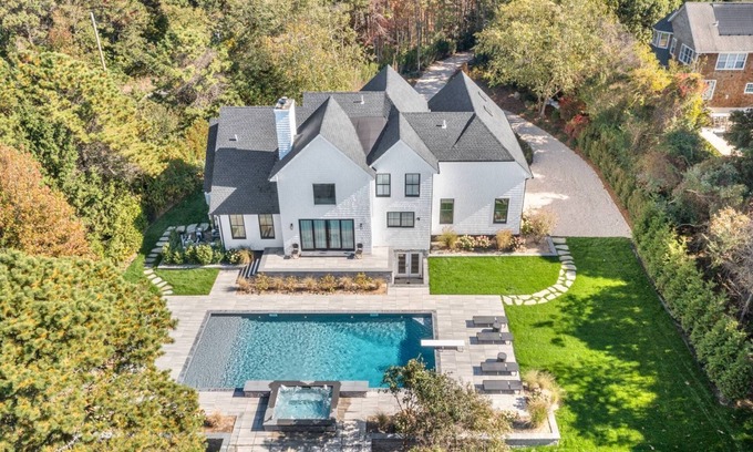 Shinnecock Hills House | Stunning Southampton Getaway - Sleeps 13