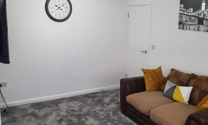Harlington House | Stunning Spacious Contemporary 2 Bedroom Flat near Heathrow Airport