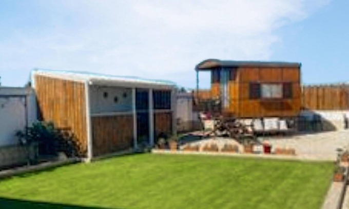 Arles House | Stunning (sta)caravan