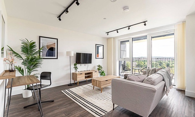 College Park and Old Oak Apartment | Stunning Studio Apartment