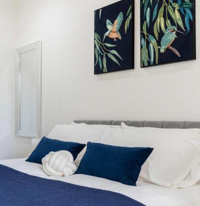 Lewisham Apartment | Stunning Studio Flat Minutes from Lewisham Station With View