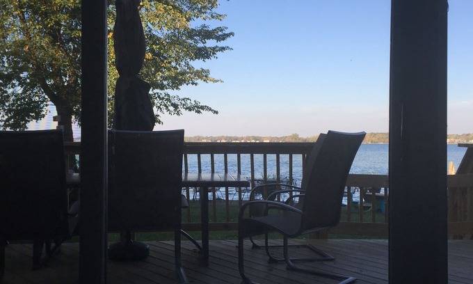 Keego Harbor House | Stunning Sunset Lakefront Fun Home On The Largest All Sport Lake In The County!